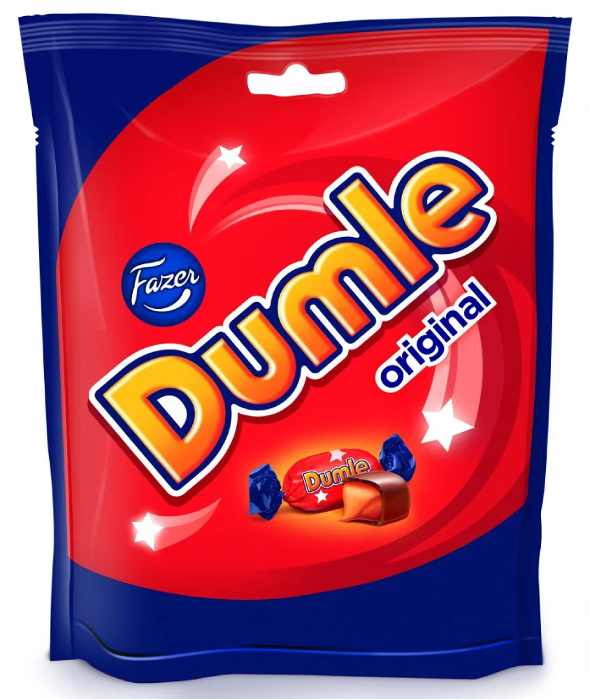 En påse Fazer Dumle Original på 120 gram med individuellt inslagna kolor överdragna med mjölkchoklad.