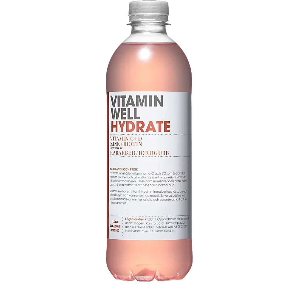 Ett 12-pack med Vitamin Well Hydrate i 50 centiliters plastflaskor innehållande en kolsyrefri funktionsdryck med smak av rabarber och jordgubb.